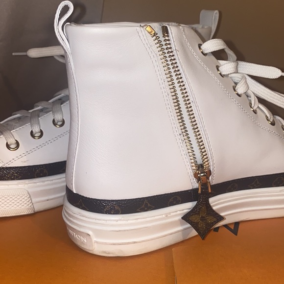 Louis Vuitton - Picture 2 of 4